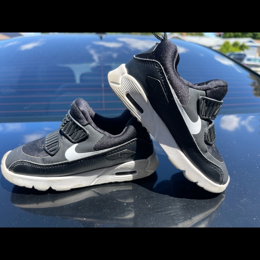 EUC Nike Air Max Tiny 90 Boys Size 8C